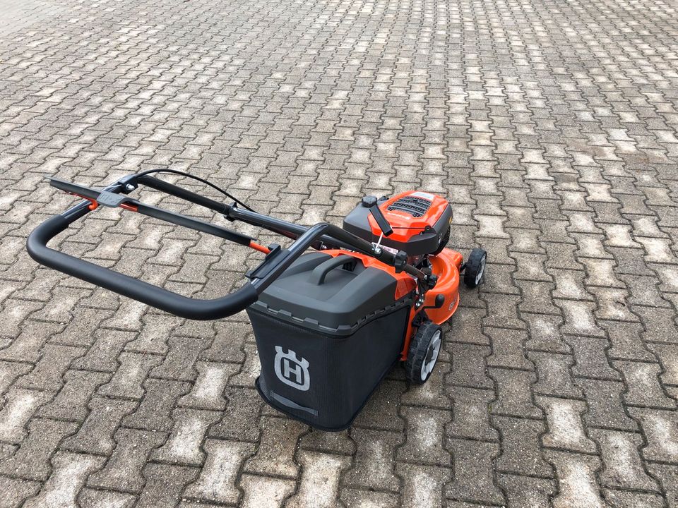 Husqvarna Rasenmäher LC 140P in Teisendorf