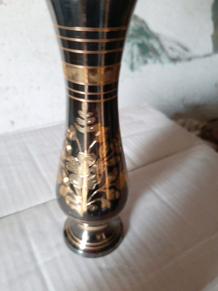 Messingvase schwarz mit Gold- Dekor, neu in Ebeleben