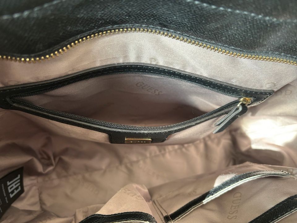 Guess Handtasche, Shopper, schwarz, groß, goldene Applikationen in Penzing