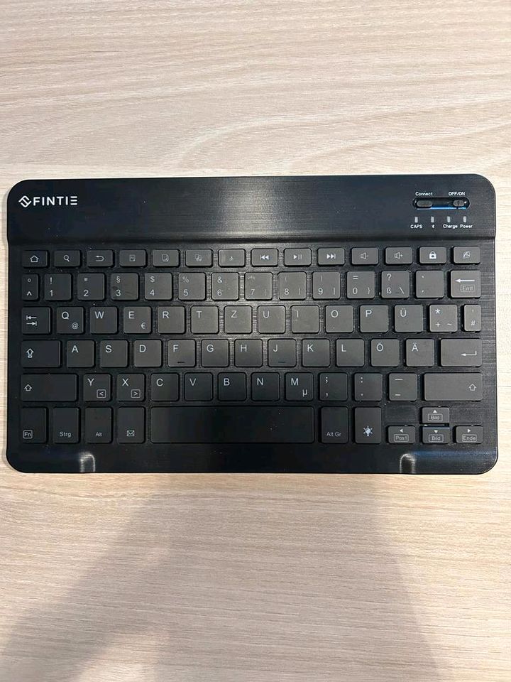 Fintie Bluetooth Tastatur schwarz in Hünfeld