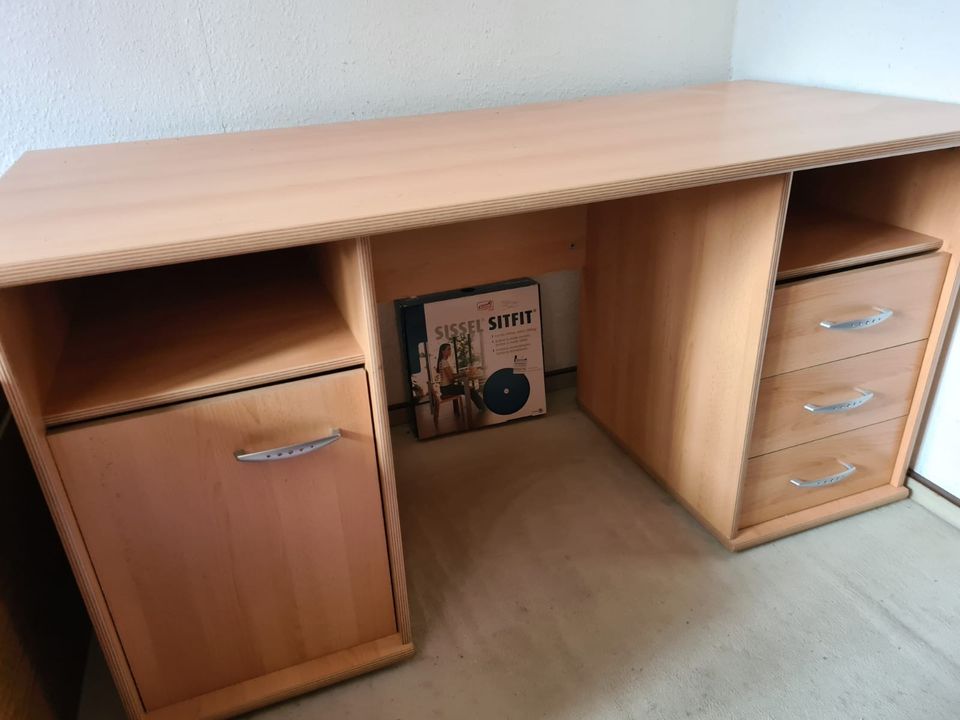 Schreibtisch , helles Holz, neuwertig, massiv. in Rohrbach