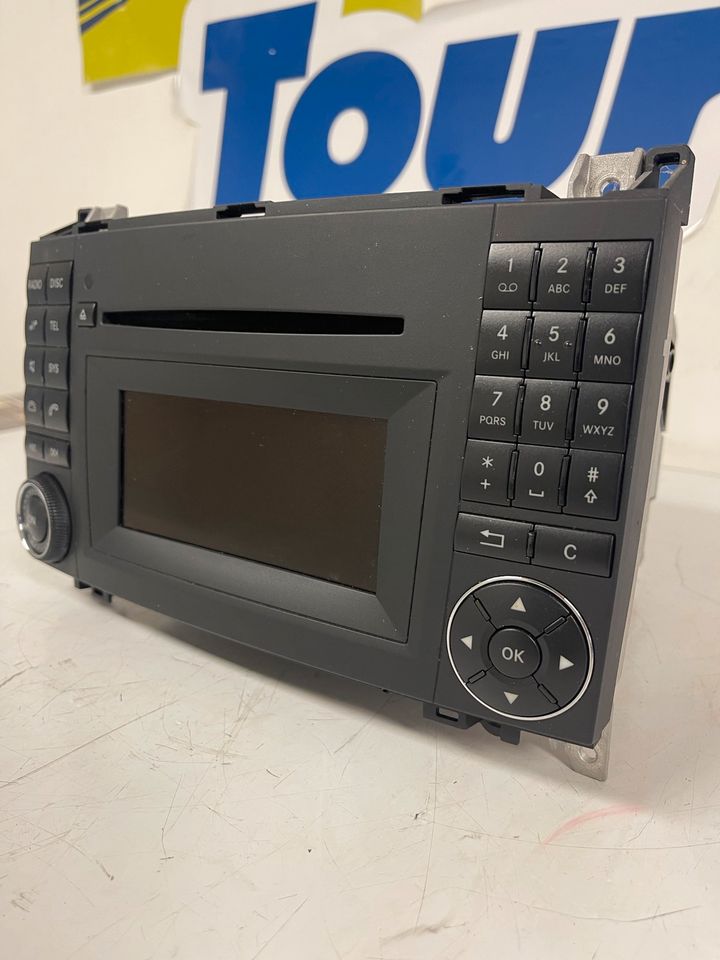 Original Mercedes-Benz Autoradio CD Monitor Bildschirm MF2920 in Hamburg