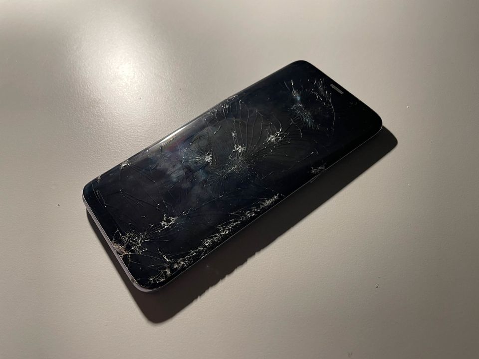 Samsung Galaxy S8 Handy defekt, lila in Hamburg