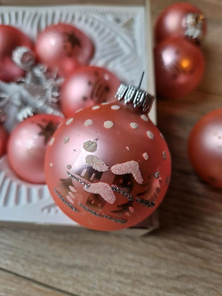 Weihnachtskugeln rosa Silber Retro in Lengerich