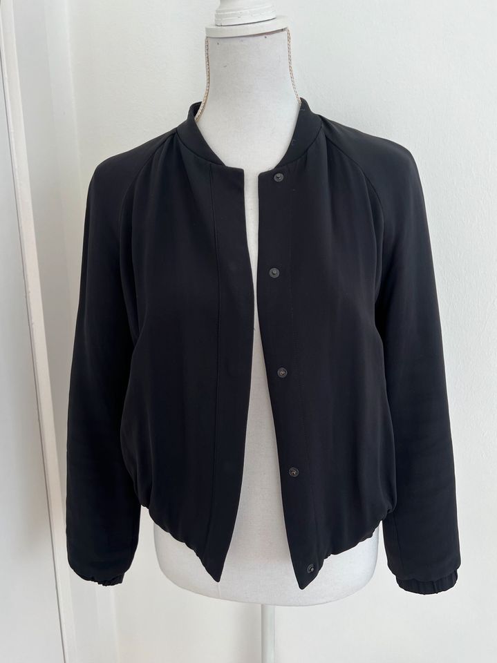 Massimo Dutti Satin Bomberjacke in Hamburg