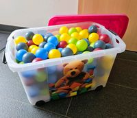 Spielzeugkiste mit Rollen, prall gefüllt mit Bällebad-Bällen Rheinland-Pfalz - Montabaur Vorschau