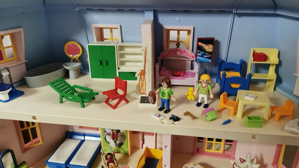 Playmobil romantisches Puppenhaus 5303 mit Zubehör in Oberhausen