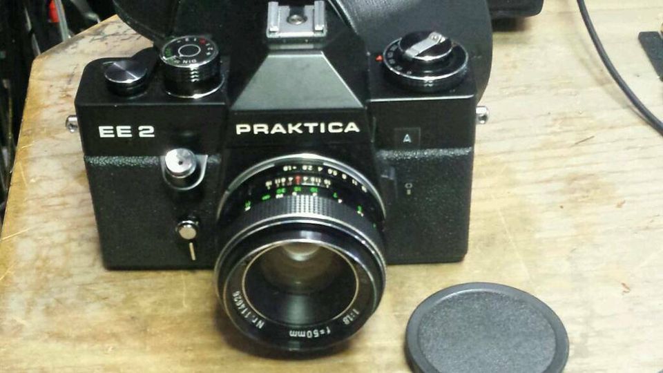 PRAKTICA EE2; Analog-Camera + Objektiv PORST Color Reflex in Berlin