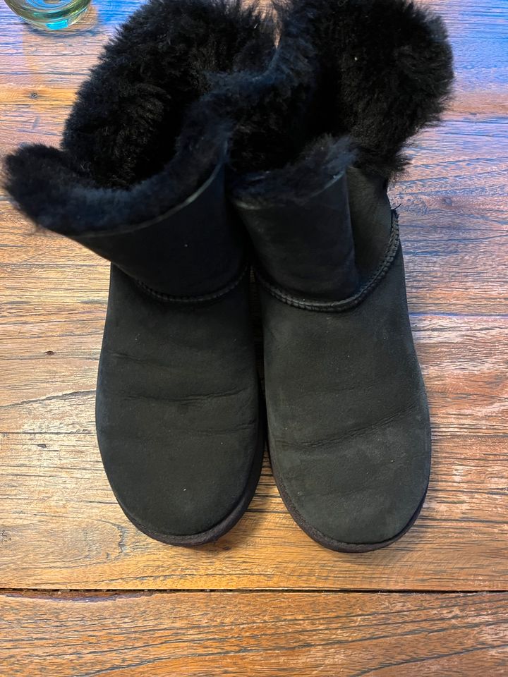 Ugg Stiefel schwarz Gr. 38 in Rheinberg