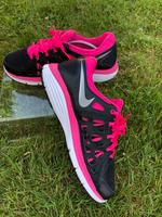Damen Nike DUAL FUSION RUN2 Gr 40,5 26cm, Pink-Schwarz Kr. München - Feldkirchen Vorschau