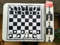 Kunststoff Schach Set mit rollbare Schachmatte (von Big) Berlin - Mitte Vorschau