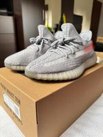 YEEZY BOOST 350 V2 TAIL LIGHT Größe 42,5 München - Maxvorstadt Vorschau