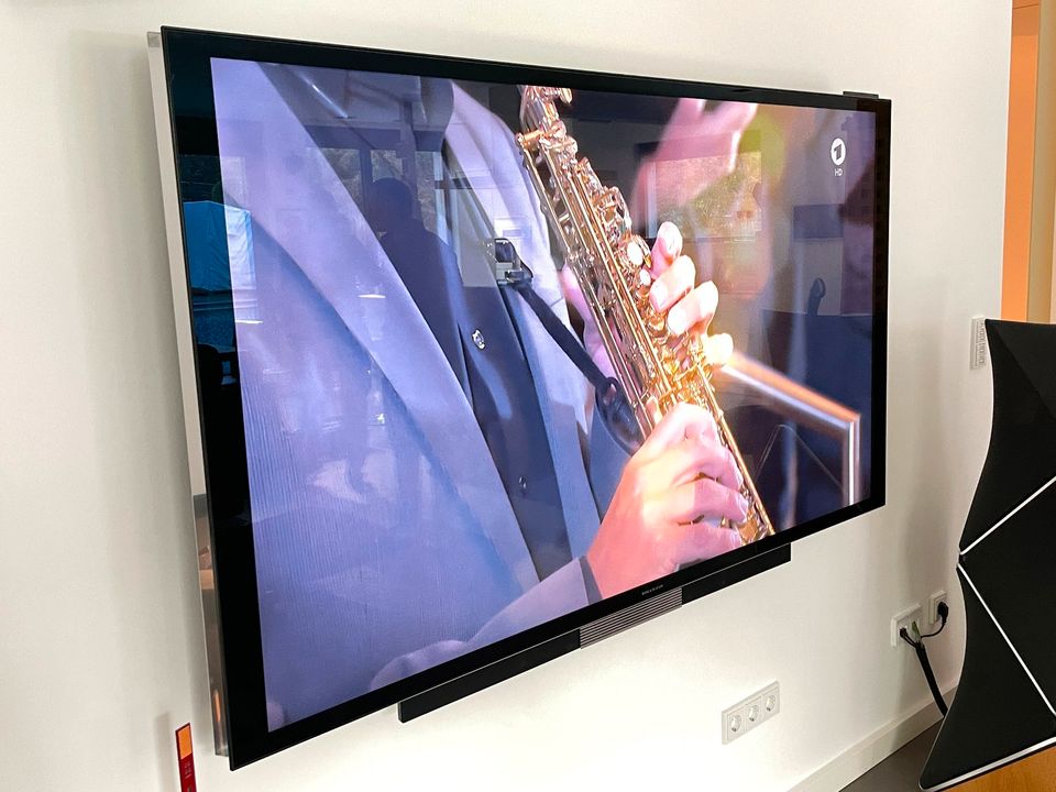 Bang Olufsen BeoVision Avant 75 NG / 4K LCD Smart TV in Limburg