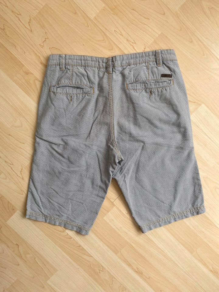 Kurze Hose Bermuda s.Oliver Chino Gr. 32 in Neunburg