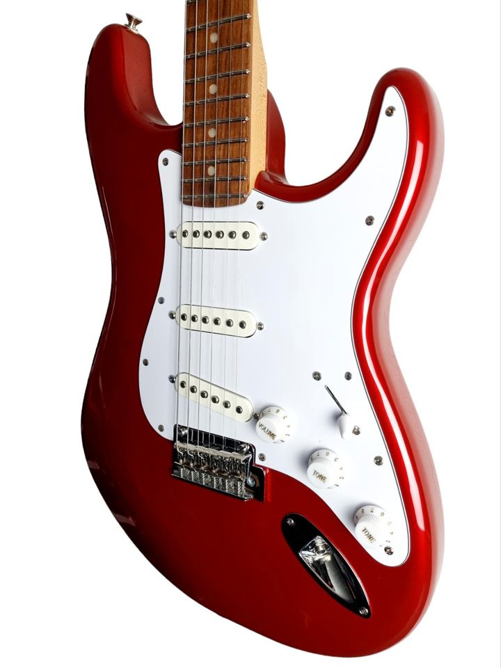 2021 Fender Deluxe Stratocaster Candy Apple Red Made in Mexico in Linsengericht