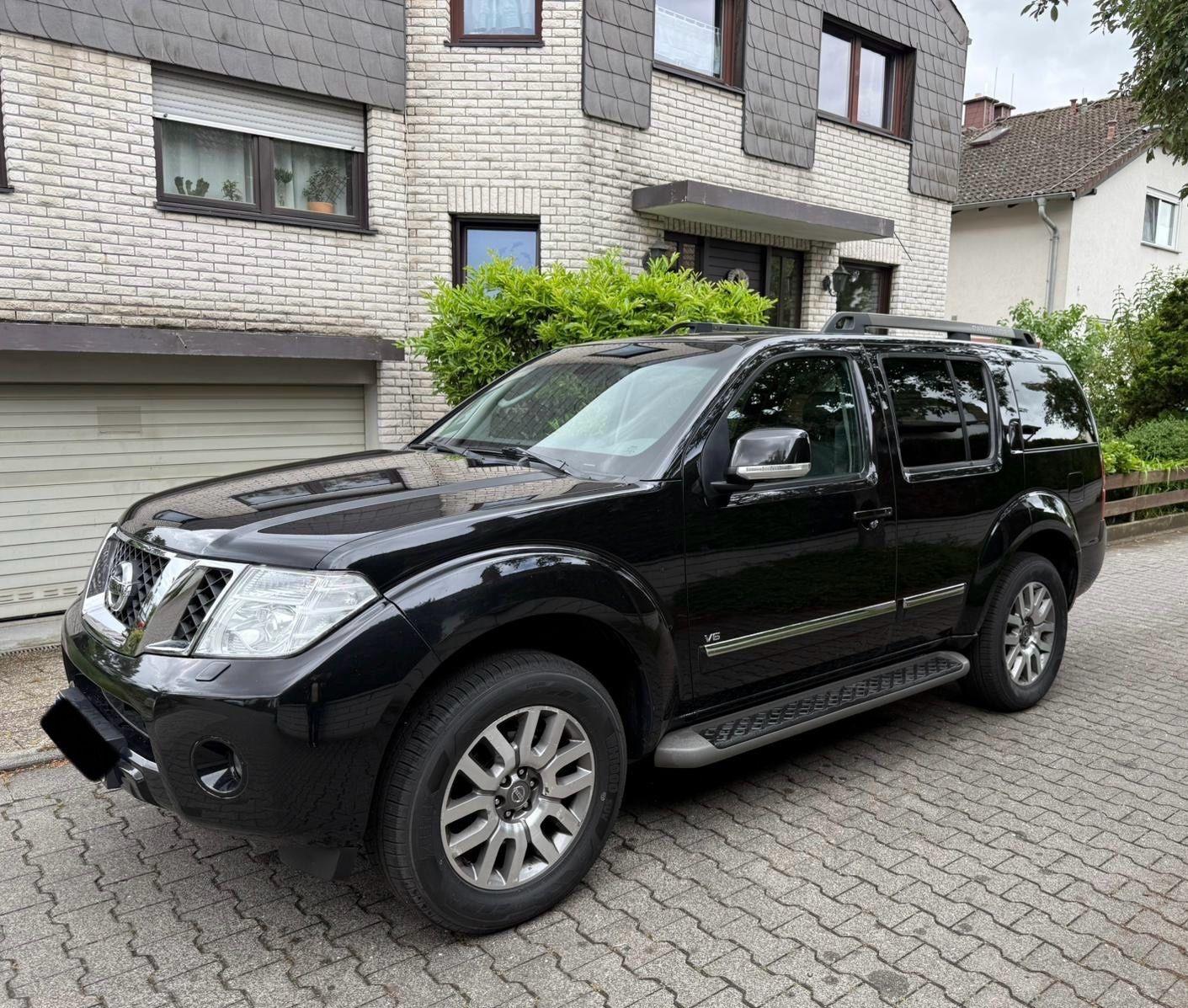 Abbildung des Autos Nissan Pathfinder 3.0 V6…