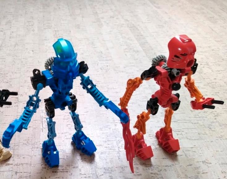2x LEGO Technic Bionicle 8533 8534 + Extra-Maske Actionfigur/Mech in Hamburg