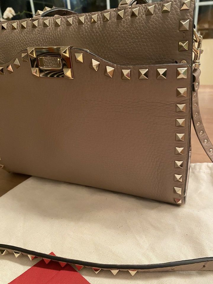 Valentino Rockstud Bag Poudre in Neu-Isenburg