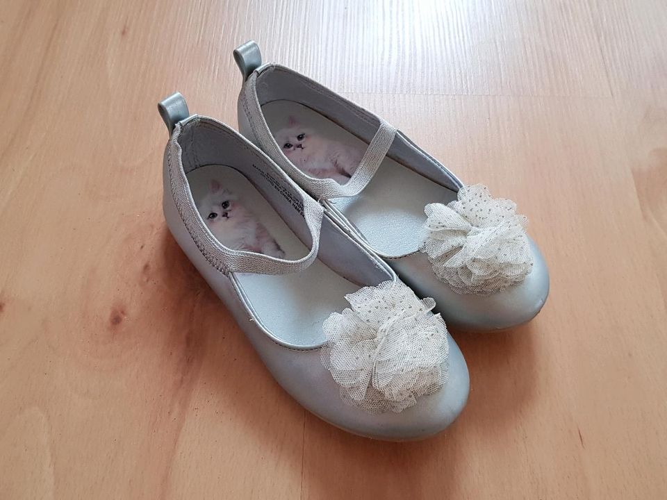 BALLERINA Gr. 30 ❤KATZE❤BLUME❤ Spangen Schuh ☆H&M☆ Silber in Bad Kreuznach