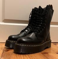 Dr. Martens Jadon Hi, Gr. 44 (10 Loch) poliertes Leder OVP/neu Berlin - Mitte Vorschau
