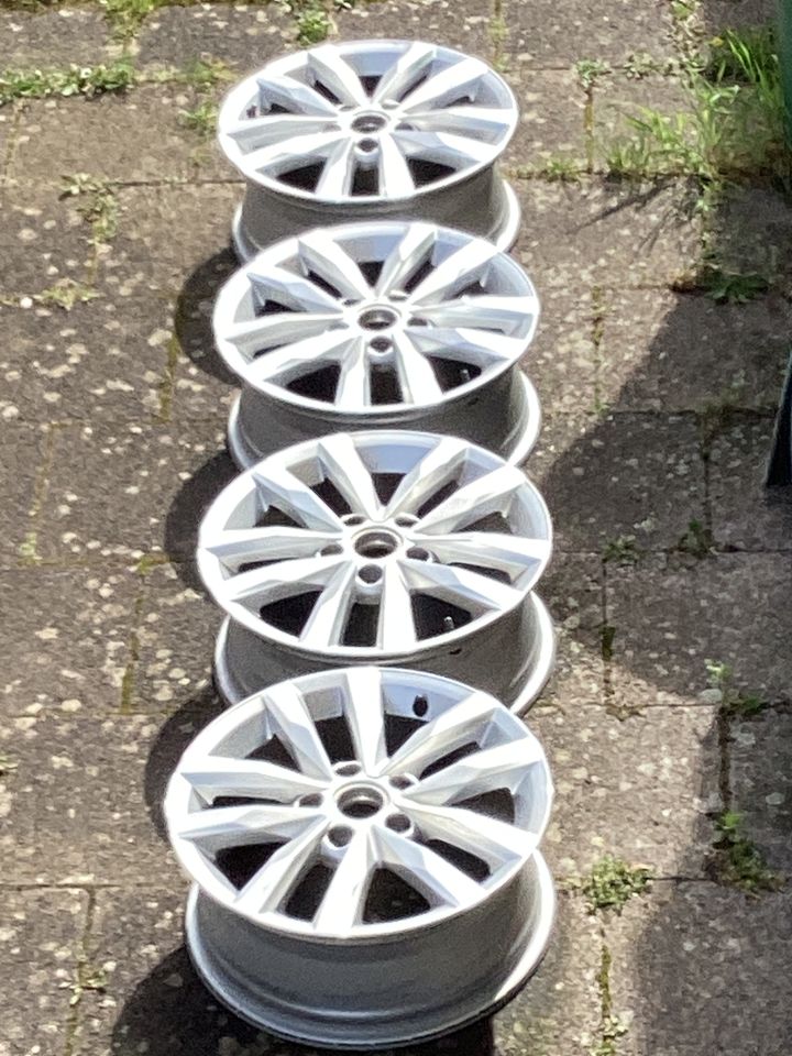 4 x VW Touran Alufelgen 205 / 60 R16 in Rodgau