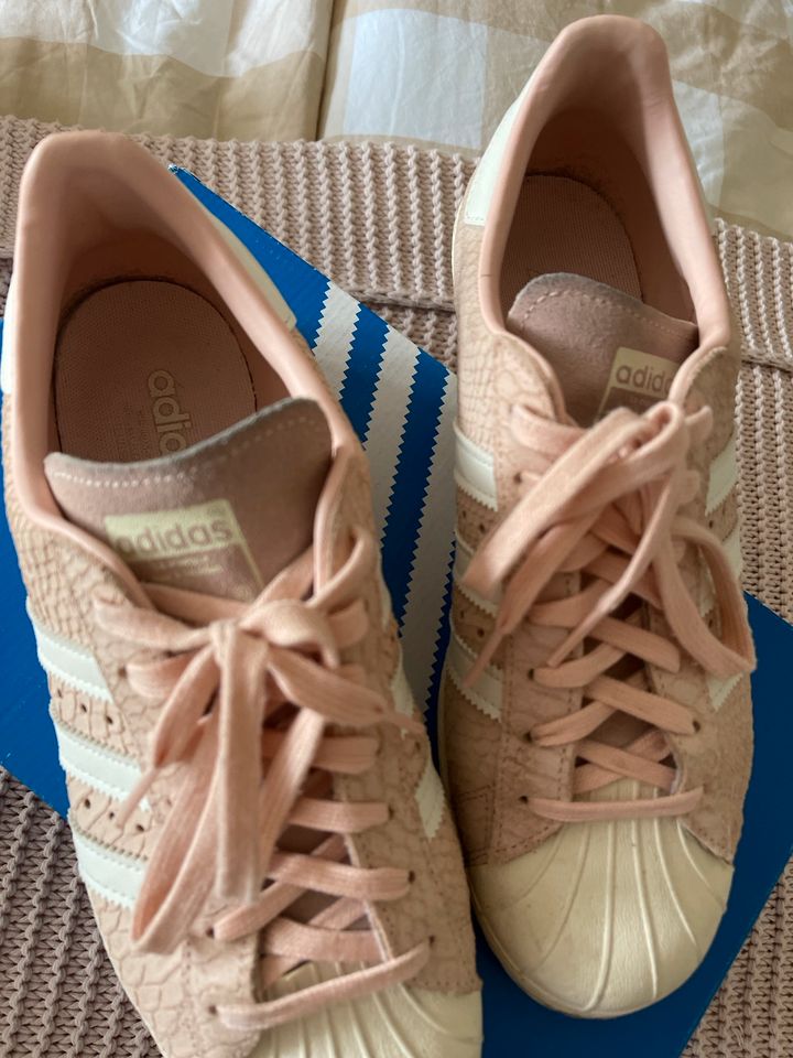 Adidas Superstar rosa Schlangenoptik in Berlin - Steglitz | eBay  Kleinanzeigen ist jetzt Kleinanzeigen