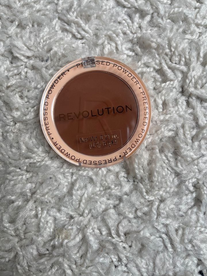 Revolution Contour Dark in Iserlohn