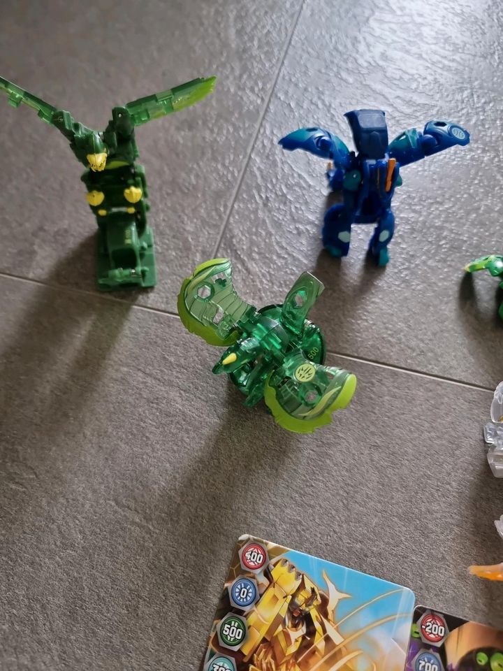 Bakugan Figuren und Karten in Mömlingen