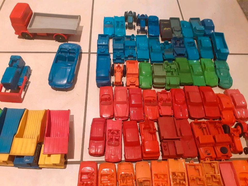 Alte Tomte, Venyl Toys Gummiautos aus den 60er Jahren in Wesseling