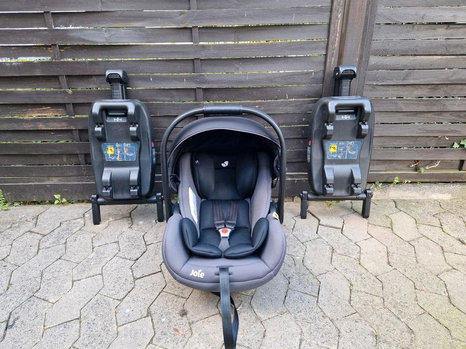 Joie Babyschale i-Level inkl. 2 Isofix Stationen in Bad Hersfeld