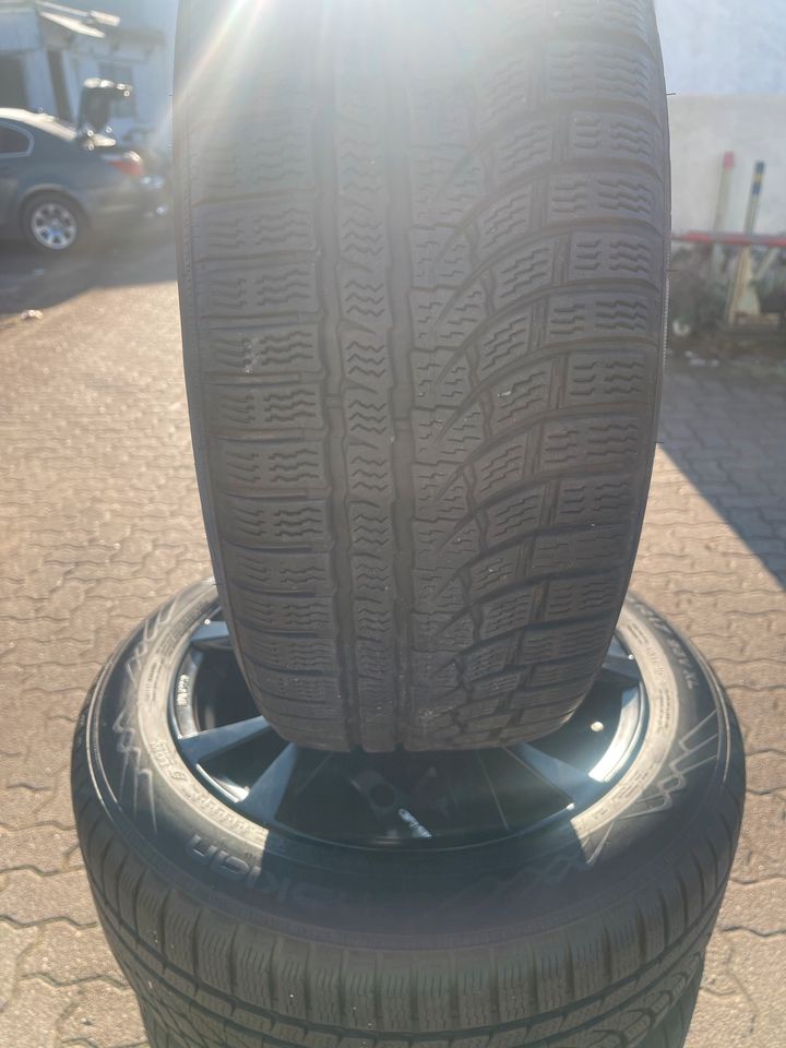 Original CARMANI9 17zoll Satz reifen Nokian 215/55 R17 98V XL in Hamburg