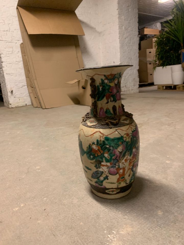 Chinesische Vase aus Nanking-Porzellan in Berlin