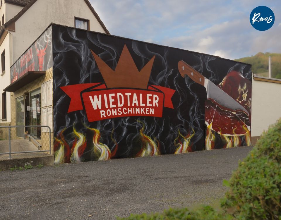 Professioneller Graffiti Künstler, Graffiti Sprayer, Wandmalerei in Köln