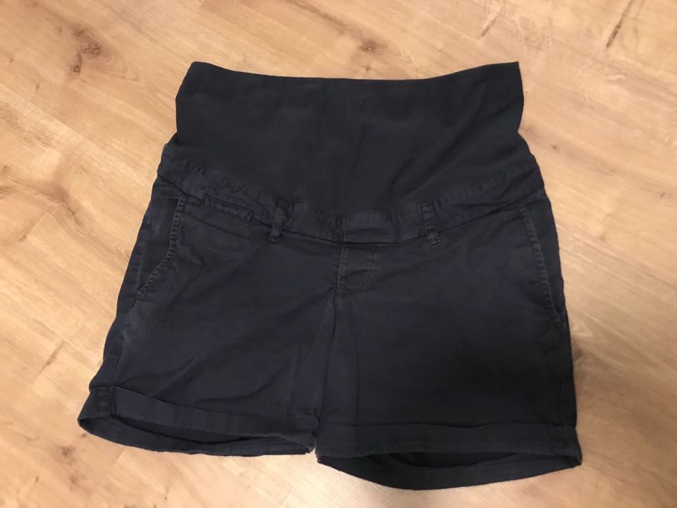 H&M Umstandsshorts M, dunkelblau in Donaueschingen