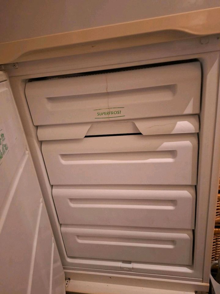 Kühlschrank mit Gefrierkombination in Wäschenbeuren