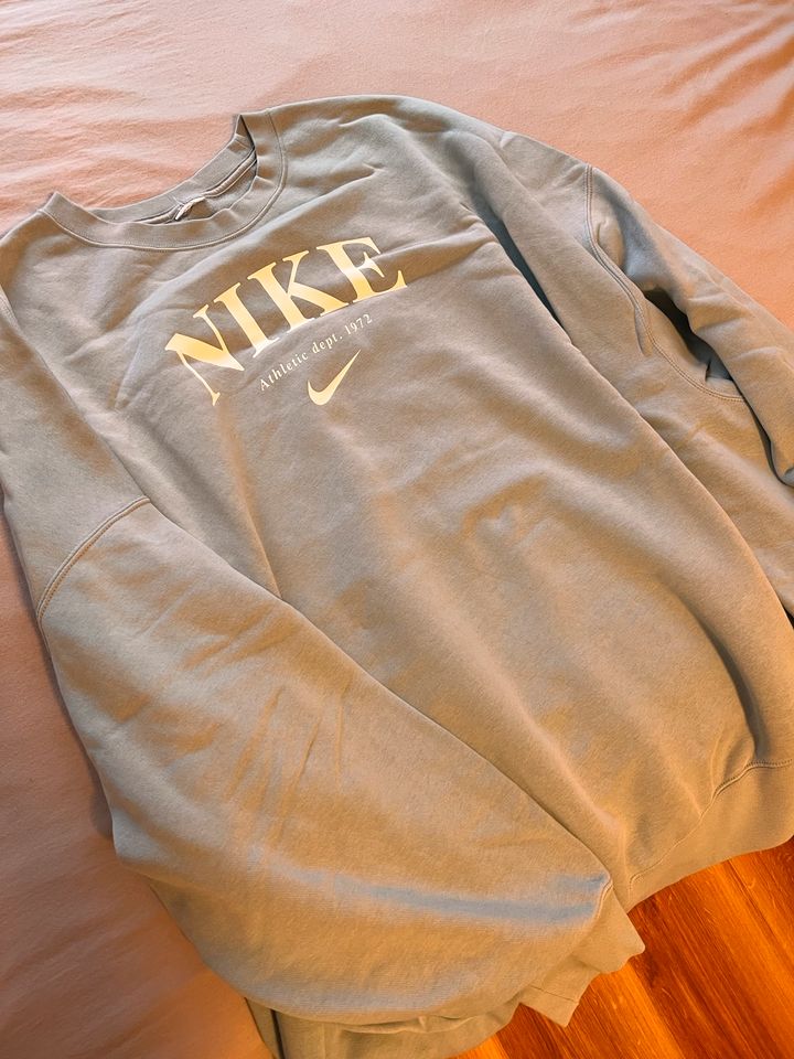 Nike hoodie babyblau xxl in Königsbrunn