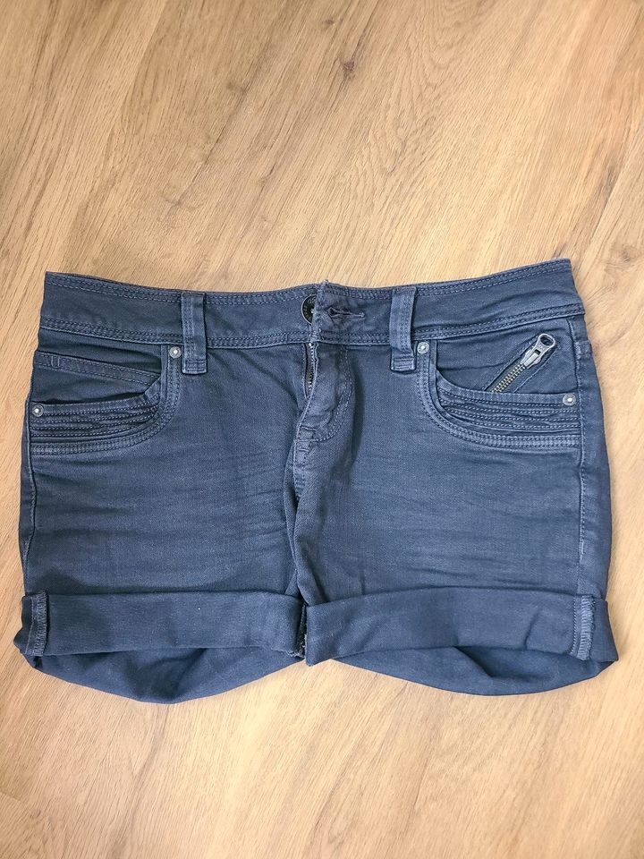 Kurze Jeans, dunkelgrau von QS by S. Oliver, Größe 36/32 in Hameln