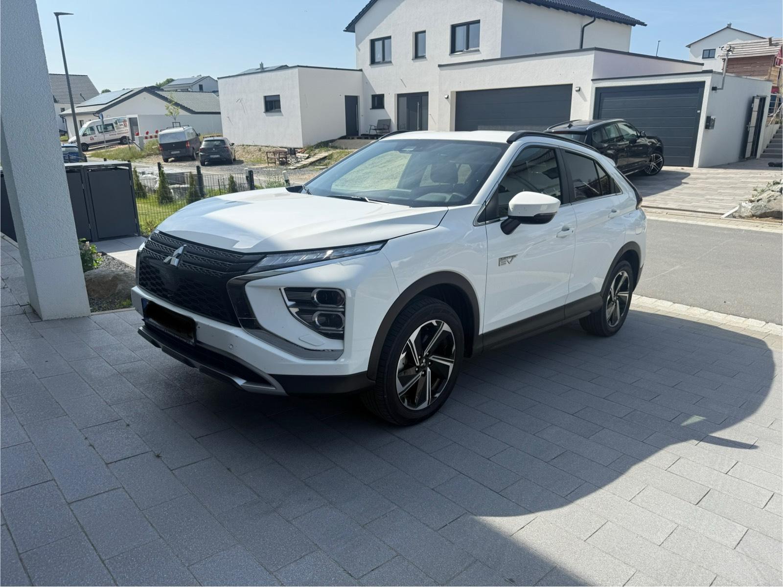 Abbildung des Autos Mitsubishi Eclipse Cross…