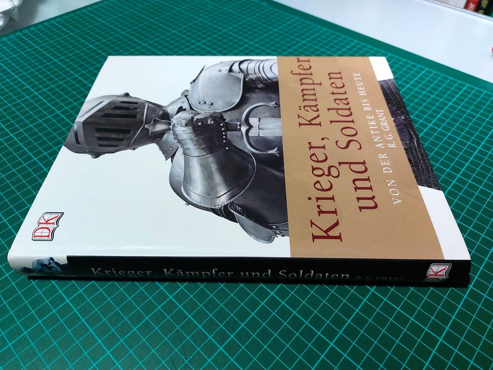 Buch "Krieger, Kämpfer und Soldaten: Von der Antike bis heute". in Nienburg (Weser)