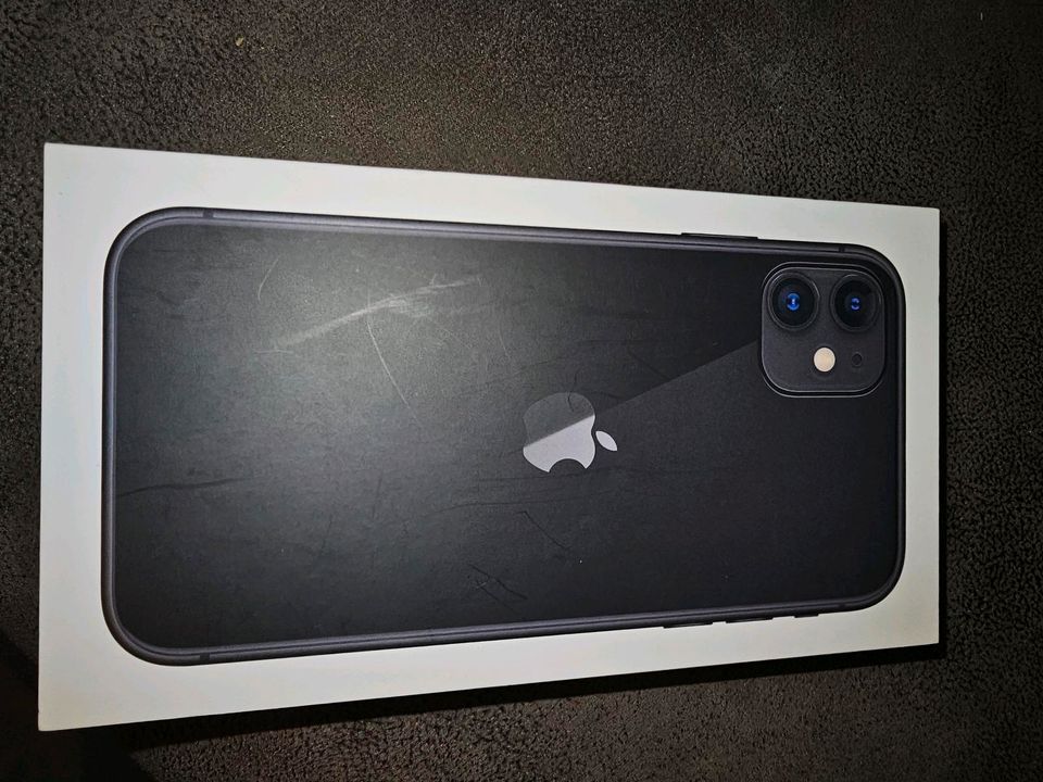 IPhone 11 in schwarz, 128 GB in Berlin