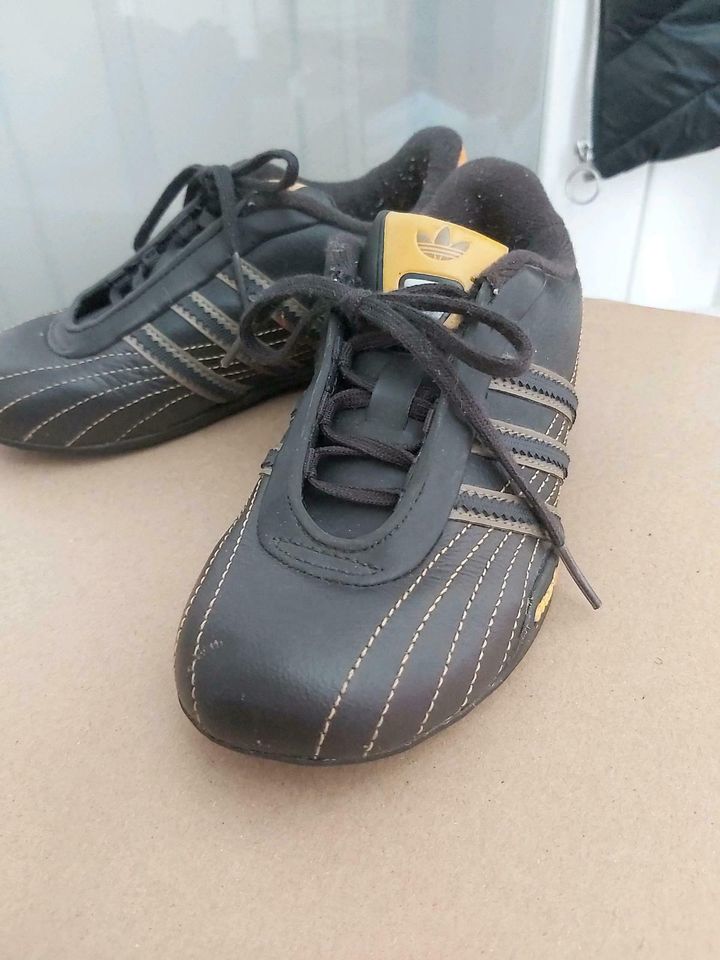 Neuwertige ADIDAS Sneaker Gr 27 Goodyear Braun Senf in Potsdam