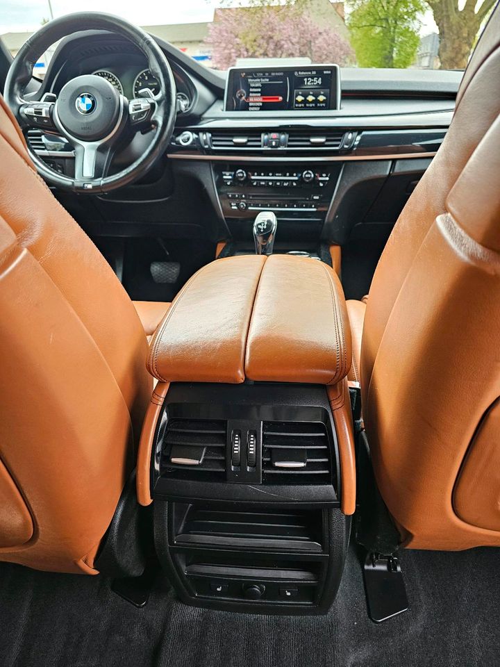 BMW X5 Baureihe X5 xDrive50i M Performance VOLL !!! in Rathenow