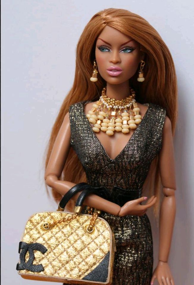 Fashion royalty Integrity toys Puppe Barbie Adele Makeda in Bisingen