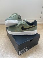 NIKE AIR FORCE 1 LOW DOUBLE SWOOSH in oliv/ gold Schleswig-Holstein - Kiel Vorschau