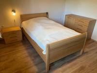 Elektrisches Pflegebett, Seniorenbett mit Nachtschrank u. Kommode Niedersachsen - Wangerland Vorschau