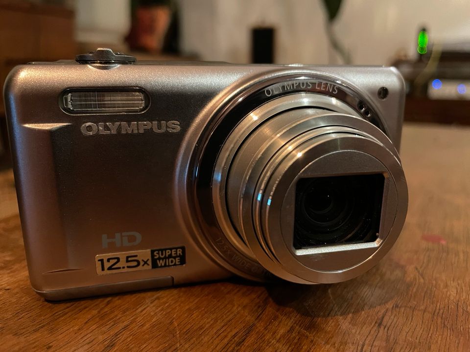 Olympus VR-320 Kompaktkamera + Case und 8 GB SDHC-Karte in Leipzig