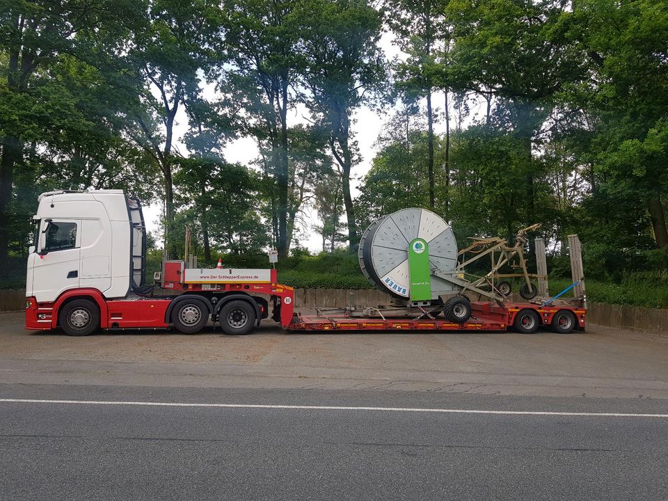 Transporte Tieflader Beregnungsanlage Beregung Schlauchtrommel in Jossgrund