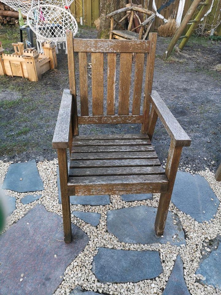 Stuhl Stühle Holz massiv Garten in Tiddische