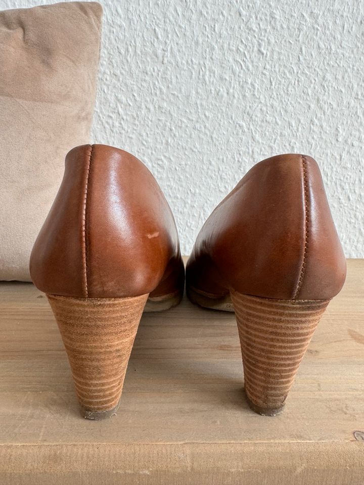 Peeptoes von Paul Green Größe 4 1/2 braun Leder in Wismar