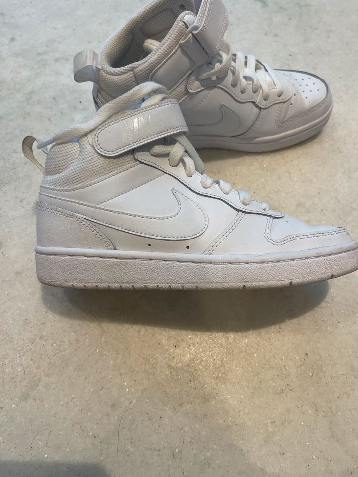 Neue Nike, Court Borough Mid 2 (GS), weiß, 36, neu in Düsseldorf